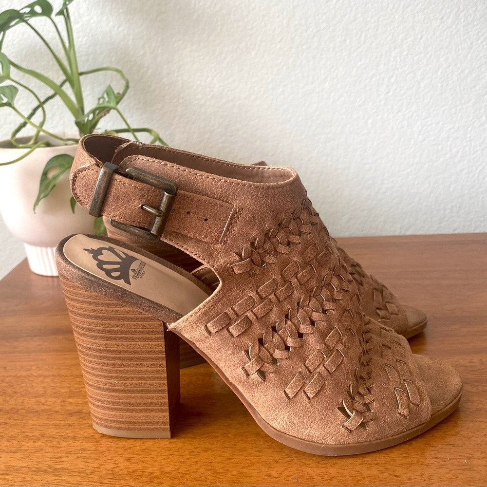 FERGALICIOUS By Fergie Vagabond Heeled Sandal Tan Brown Slingback Size 8.5 - Picture 4 of 9
